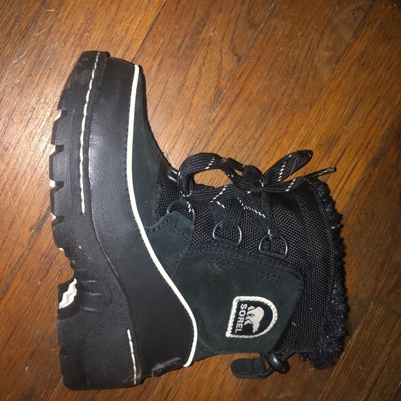 Size 9 toddler sorel boots new without box